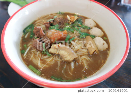 noodles, Chinese noodles or beef noodles 109141901