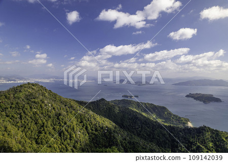 從彌山獅岩展望台眺望宮島、瀨戶內海 從彌山獅岩展望台眺望宮島、瀨戶內海 109142039
