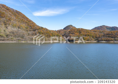 Lake Nanatsumori in autumn 109143320