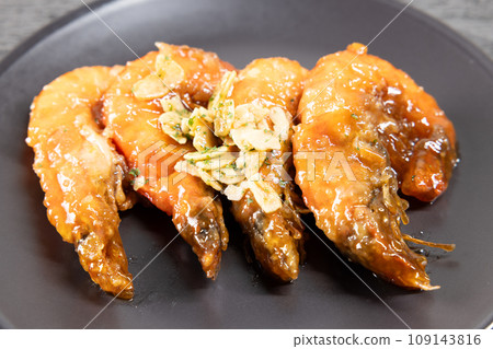 delicious garlic shrimp 109143816