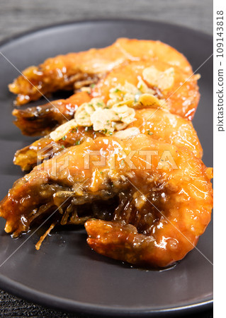 delicious garlic shrimp 109143818