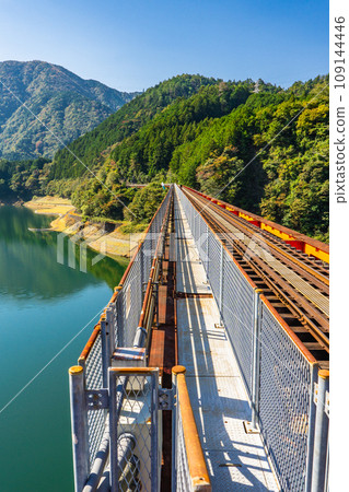 A scenic tour of the Oigawa Railway in Shizuoka Prefecture - the view from Okuoikojo Station 109144446