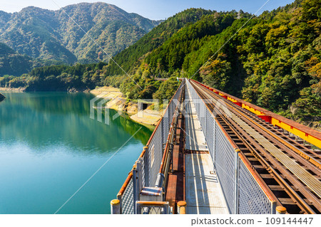 A scenic tour of the Oigawa Railway in Shizuoka Prefecture - the view from Okuoikojo Station 109144447