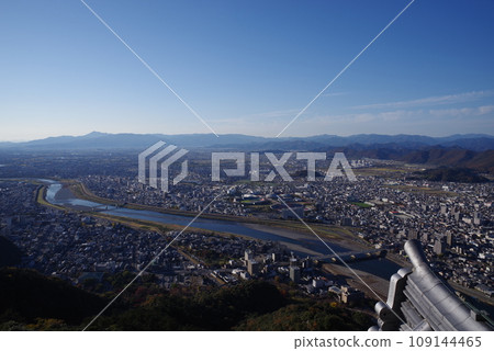 長良川的風景。 長良川的風景。 109144465