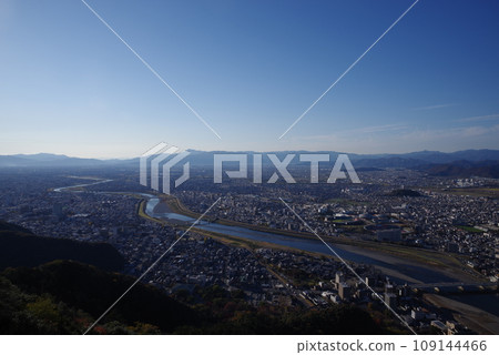長良川的風景。 長良川的風景。 109144466