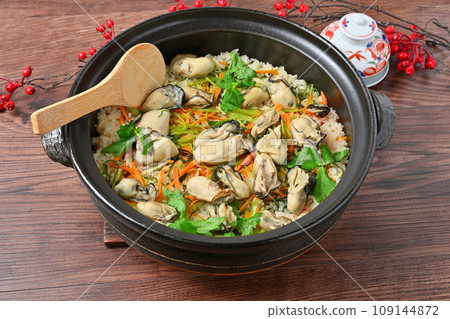 Oyster rice, oyster rice, oyster meal, oyster rice, oyster rice, earthenware pot rice, oyster rice. 109144872