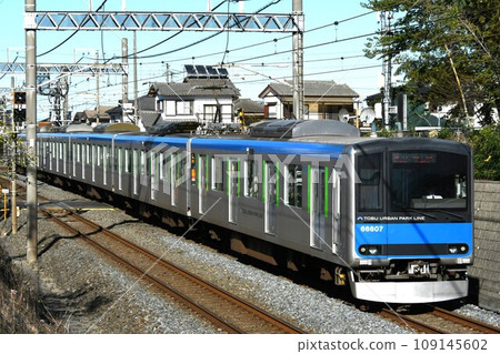 東武鐵道60000系列在城市公園線行駛往船橋方向 東武鐵道60000系列在城市公園線行駛往船橋方向 109145602