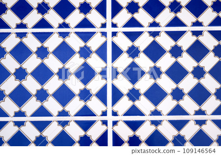 Spanish tile texture background 109146564