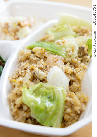 美味海鮮生菜炒飯盒 109146751