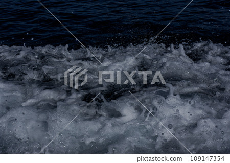 Sea light ripples sea surface waves whitecaps 109147354