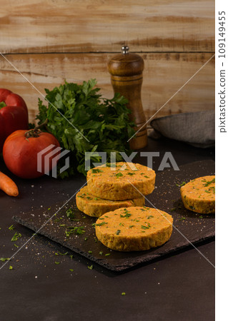 Raw veggie burger with chickpeas and vegetables Raw veggie burger with chickpeas and vegetables 109149455