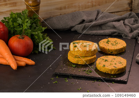 Raw veggie burger with chickpeas and vegetables 109149460