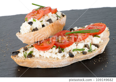 Bread with cottage 109149682