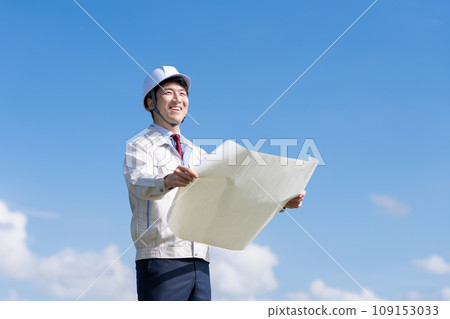 Men with drawings 109153033