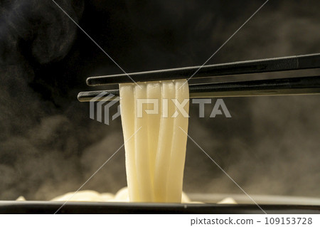 Kamaage udon, clay pot, chopsticks Kamaage udon, clay pot, chopsticks 109153728