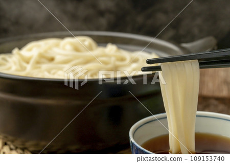 Kamaage烏龍麵：將烏龍麵浸入湯中 109153740