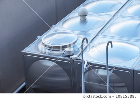 Water tank of apartment 109153885