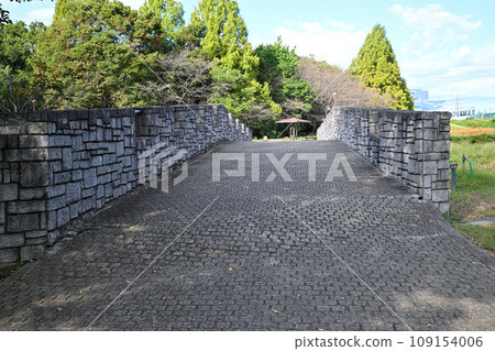 初秋景色、西式建築、石板路、大宮花岡農林公園 初秋景色、西式建築、石板路、大宮花岡農林公園 109154006