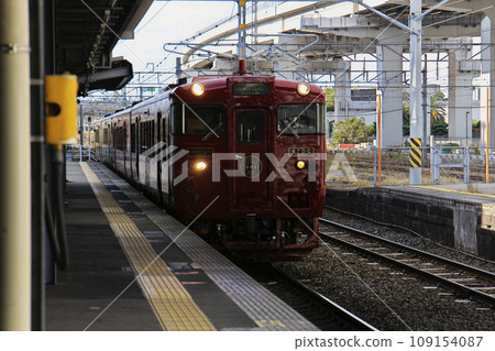 即將進站的列車 109154087