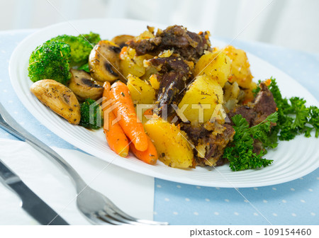 Stewed with beef with vegetables Stewed with beef with vegetables 109154460