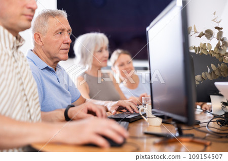Group of older people studying on computer course 109154507