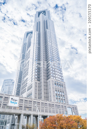 「東京」 東京都廳舍的秋景 西新宿 109155370