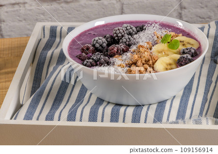 Blueberry smoothie bowl 109156914