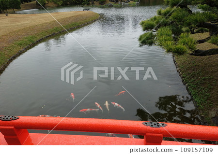 Ritsurin Park in light rain 109157109