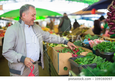 Man purchasing radish in greengrocery Man purchasing radish in greengrocery 109160097