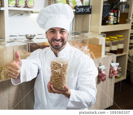 Chef buys the best groceries in grocery store Chef buys the best groceries in grocery store 109160107