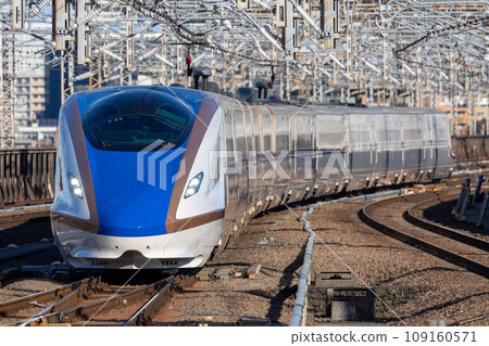 Joetsu/Hokuriku Shinkansen E7 series “Kagayaki” “Hakutaka” “Asama” “Toki” 109160571