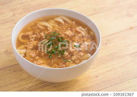 熱雞肉碎烏龍麵配豆沙 熱雞肉碎烏龍麵配豆沙 109161367