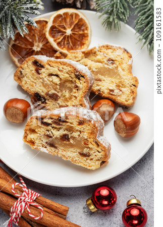 Christmas stollen with winter holidays decoration. 109161583