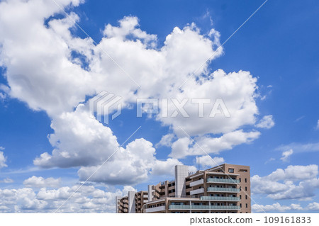 藍天白雲和大公寓 藍天白雲和大公寓 109161833