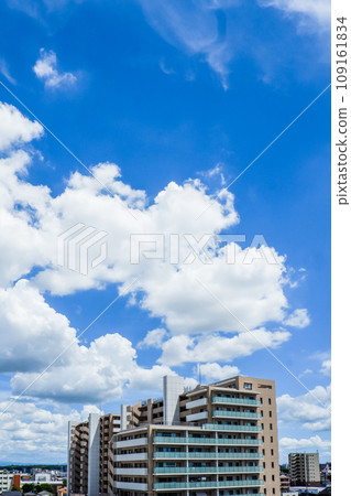 藍天白雲和大公寓 藍天白雲和大公寓 109161834