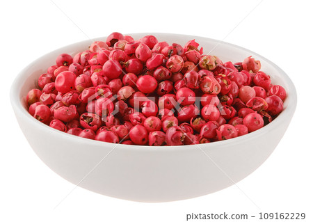 Fragrant pink pepper seeds in a white ceramic bowl 109162229