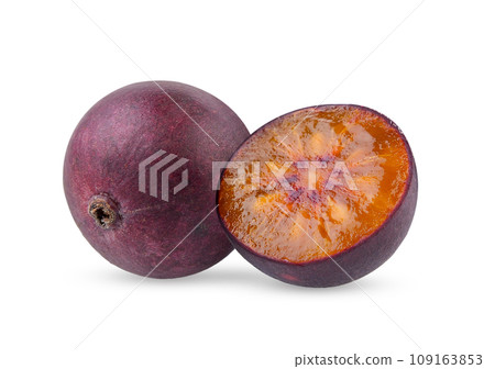 Flacourtia fruit on white background 109163853