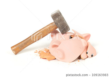 Hammer breaking piggy bank isolated Hammer breaking piggy bank isolated 109163983