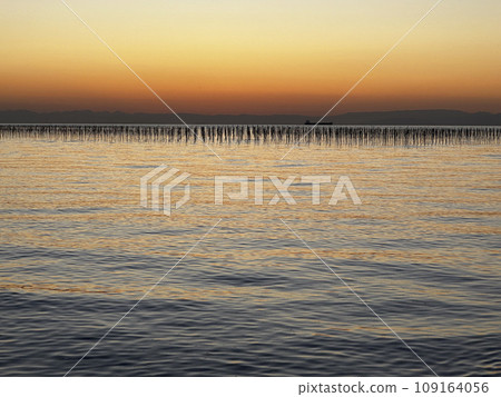 The sea and sunset of Chita Peninsula, lined with nori cultivation pillars The sea and sunset of Chita Peninsula, lined with nori cultivation pillars 109164056