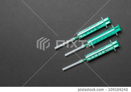 Top view of syringes in a row for medical injection on colorful background with copy space. Health and vaccination concept 109169248