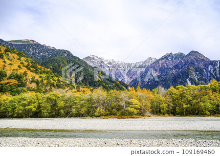 Kamikochi in autumn, the Hotaka Mountain Range 109169460