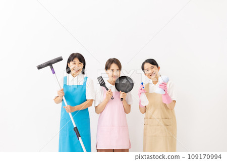 Woman in apron housekeeping 109170994