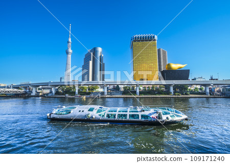 View of the water bus running along the Sumida River and the Tokyo Sky Tree [Sumida Ward, Tokyo] 109171240