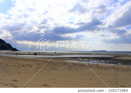 [Kagawa Prefecture] Chichibugahama (Seto Inland Sea Mirror) A tourist attraction known for its spectacular sunsets 109171964