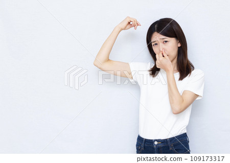 40多歲女性腋下疼痛 109173317