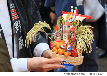 鳥之市的吉祥物:七福神、寶船、生意興隆 鳥之市的吉祥物:七福神、寶船、生意興隆 109173323
