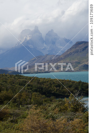Toro Lake and Paine Horns. 109173689