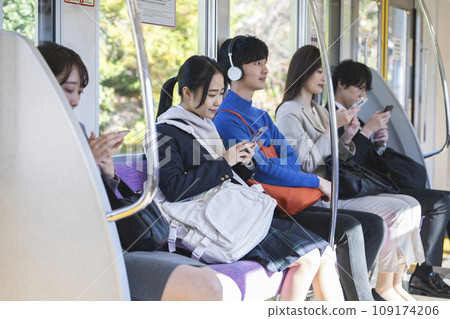 列車上的乘客攝影合作：“京王電鐵株式會社” 109174206