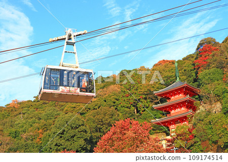 Gifu City, Gifu Prefecture, scenery of Gifu Park three-storied pagoda and Mt. Kinka ropeway Gifu City, Gifu Prefecture, scenery of Gifu Park three-storied pagoda and Mt. Kinka ropeway 109174514