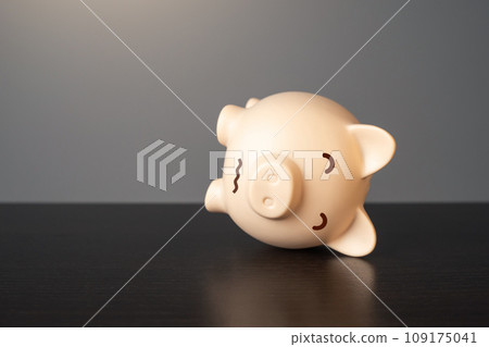 Sick pig piggy bank. Bad economy. Medicine and healthcare. Financial crisis, end of savings, bankruptcy. Devaluation, inflation. Impoverishment. Refinancing restructuring of debts. Economic depression 109175041
